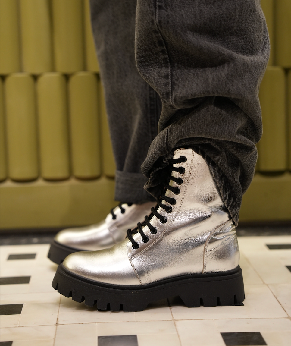 Bottines à lacets argentées